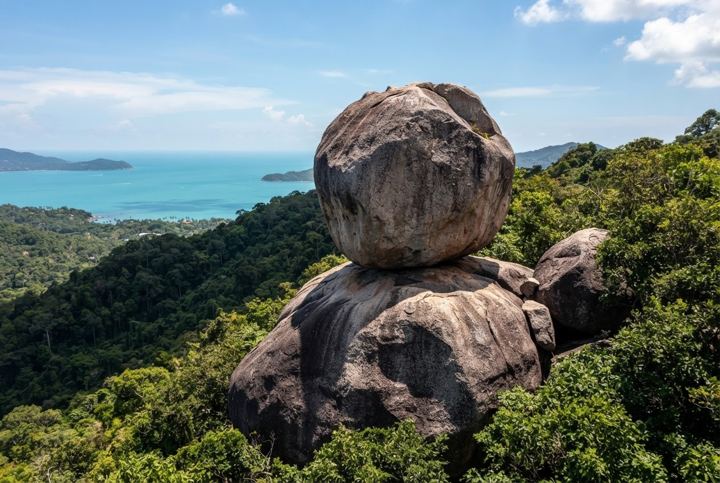 Overlap Stone Lamai Koh Samui