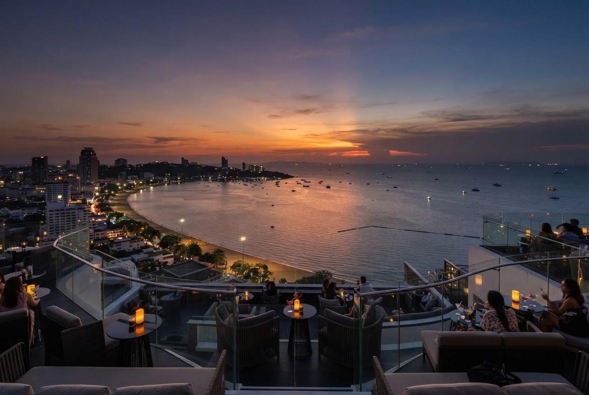 Horizon Rooftop Restaurant and Bar