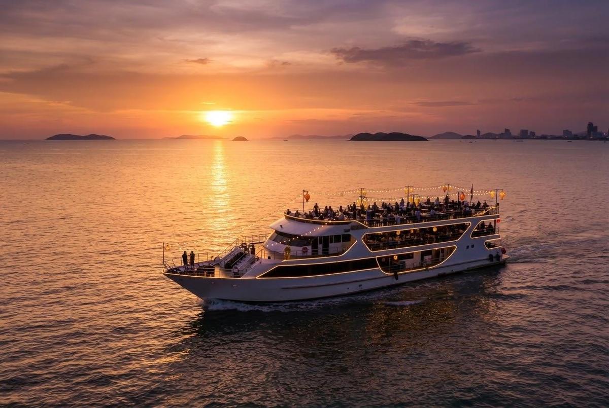 Couple at sunset dinner on Pattaya Bay
