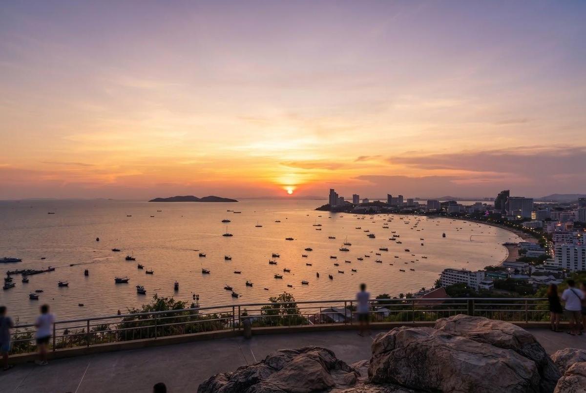 Sunset at Pattaya Viewpoint